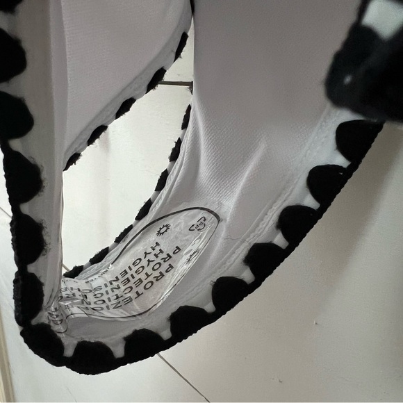 Embroidered Black and White Cheeky Bikini Bottom Tie Sides NWOT size Medium - Picture 4 of 6